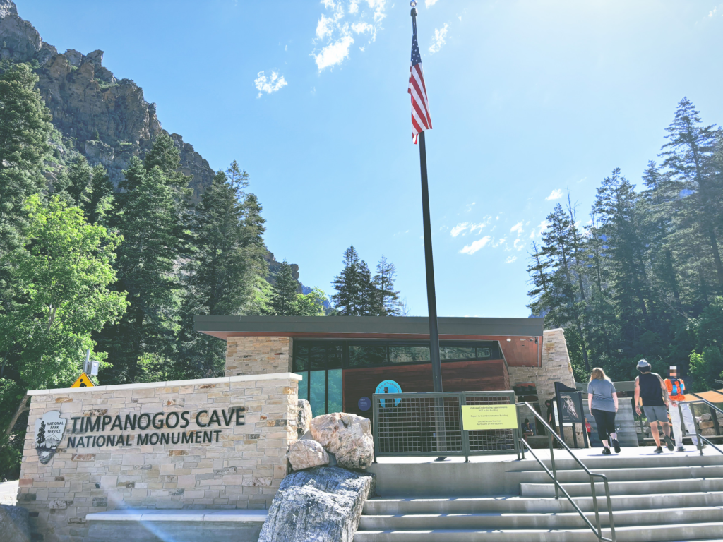 アメリカユタ州ティンパノゴス洞窟国立記念地Timpanogos Cave National Monument見どころ魅力トレイル・ハイキングモデルコース日本人観光