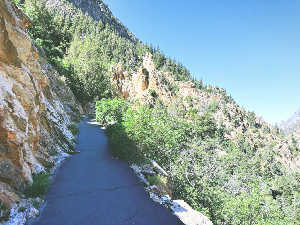 アメリカユタ州ティンパノゴス洞窟国立記念地Timpanogos Cave National Monument見どころ魅力トレイル・ハイキングモデルコース日本人観光