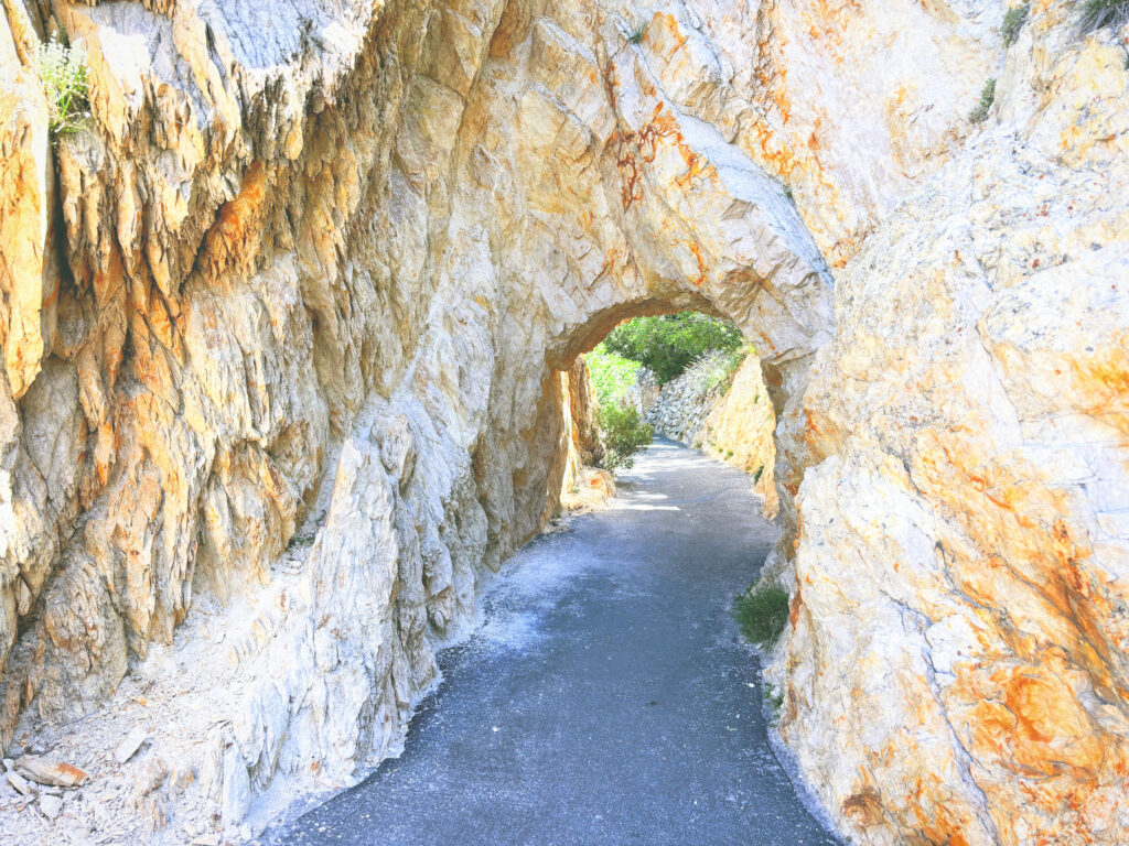 アメリカユタ州ティンパノゴス洞窟国立記念地Timpanogos Cave National Monument見どころ魅力トレイル・ハイキングモデルコース日本人観光