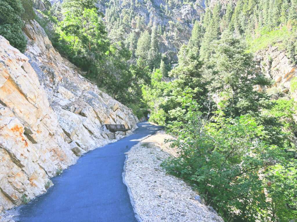 アメリカユタ州ティンパノゴス洞窟国立記念地Timpanogos Cave National Monument見どころ魅力トレイル・ハイキングモデルコース日本人観光