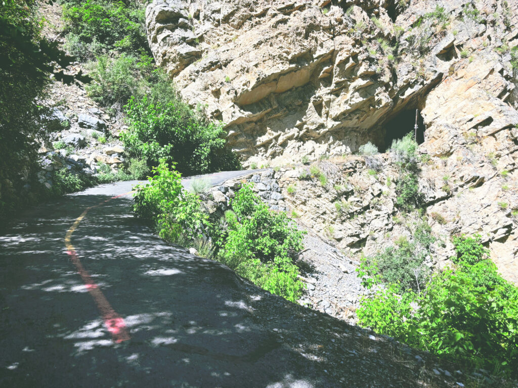 アメリカユタ州ティンパノゴス洞窟国立記念地Timpanogos Cave National Monument見どころ魅力トレイル・ハイキングモデルコース日本人観光