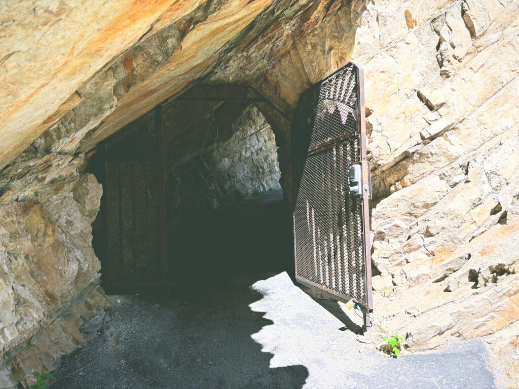 アメリカユタ州ティンパノゴス洞窟国立記念地Timpanogos Cave National Monument見どころ魅力トレイル・ハイキングモデルコース日本人観光