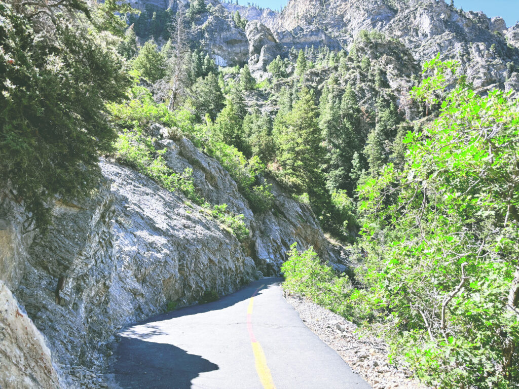 アメリカユタ州ティンパノゴス洞窟国立記念地Timpanogos Cave National Monument見どころ魅力トレイル・ハイキングモデルコース日本人観光