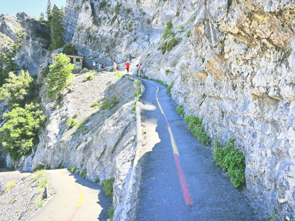 アメリカユタ州ティンパノゴス洞窟国立記念地Timpanogos Cave National Monument見どころ魅力トレイル・ハイキングモデルコース日本人観光