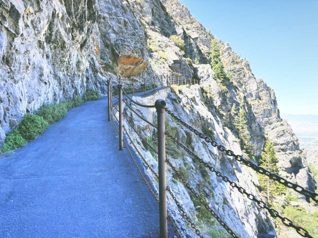 アメリカユタ州ティンパノゴス洞窟国立記念地Timpanogos Cave National Monument見どころ魅力トレイル・ハイキングモデルコース日本人観光