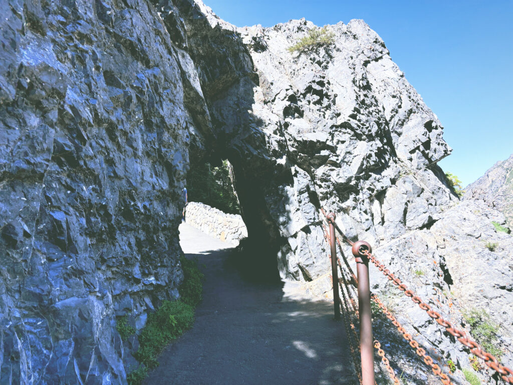 アメリカユタ州ティンパノゴス洞窟国立記念地Timpanogos Cave National Monument見どころ魅力トレイル・ハイキングモデルコース日本人観光