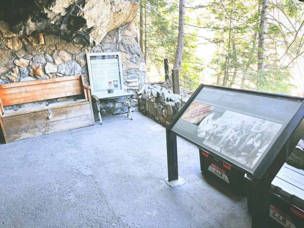 アメリカユタ州ティンパノゴス洞窟国立記念地Timpanogos Cave National Monument見どころ魅力トレイル・ハイキングモデルコース日本人観光