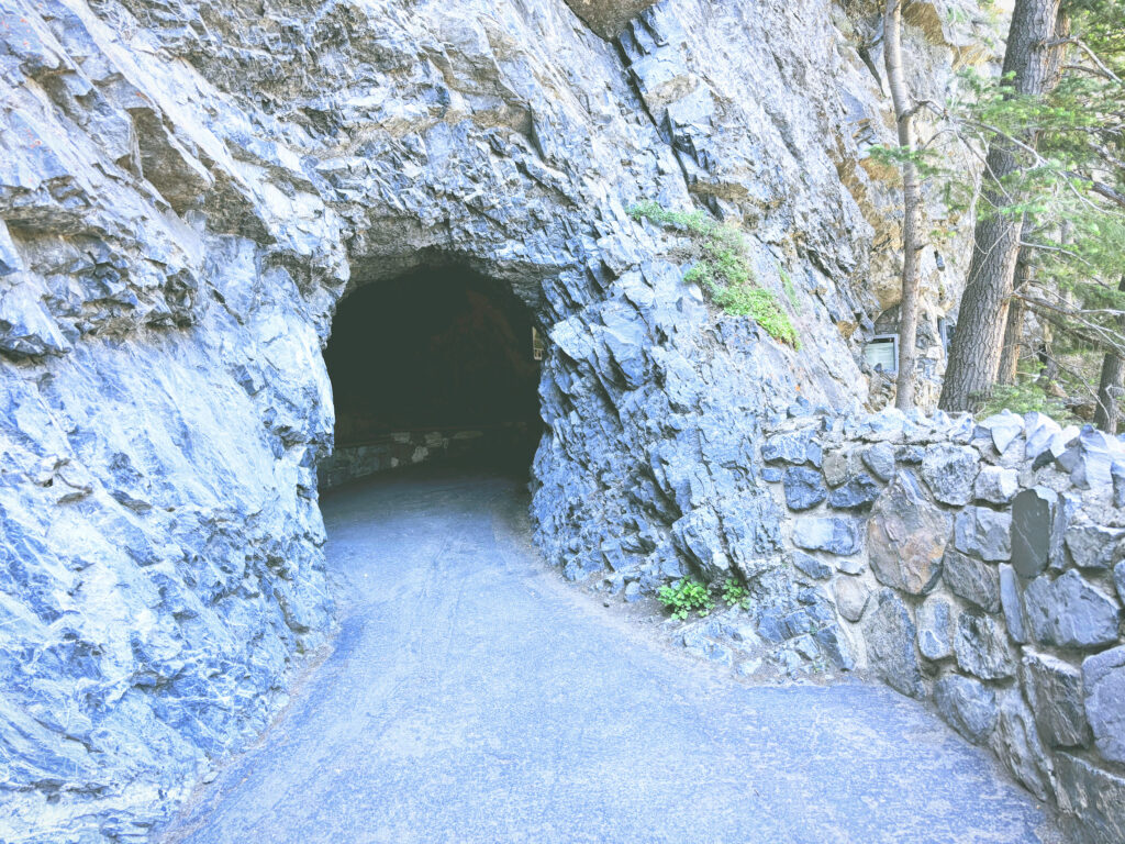 アメリカユタ州ティンパノゴス洞窟国立記念地Timpanogos Cave National Monument見どころ魅力トレイル・ハイキングモデルコース日本人観光