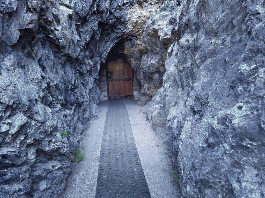 アメリカユタ州ティンパノゴス洞窟国立記念地Timpanogos Cave National Monument見どころ魅力トレイル・ハイキングモデルコース日本人観光