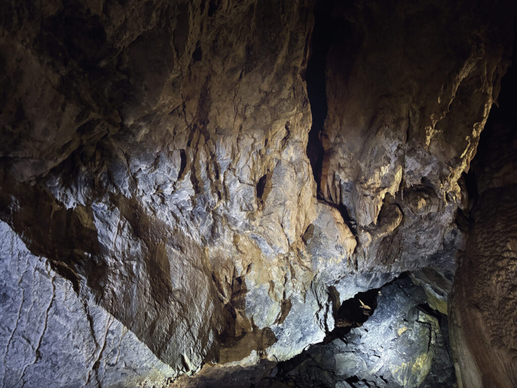 アメリカユタ州ティンパノゴス洞窟国立記念地Timpanogos Cave National Monument見どころ魅力トレイル・ハイキングモデルコース日本人観光