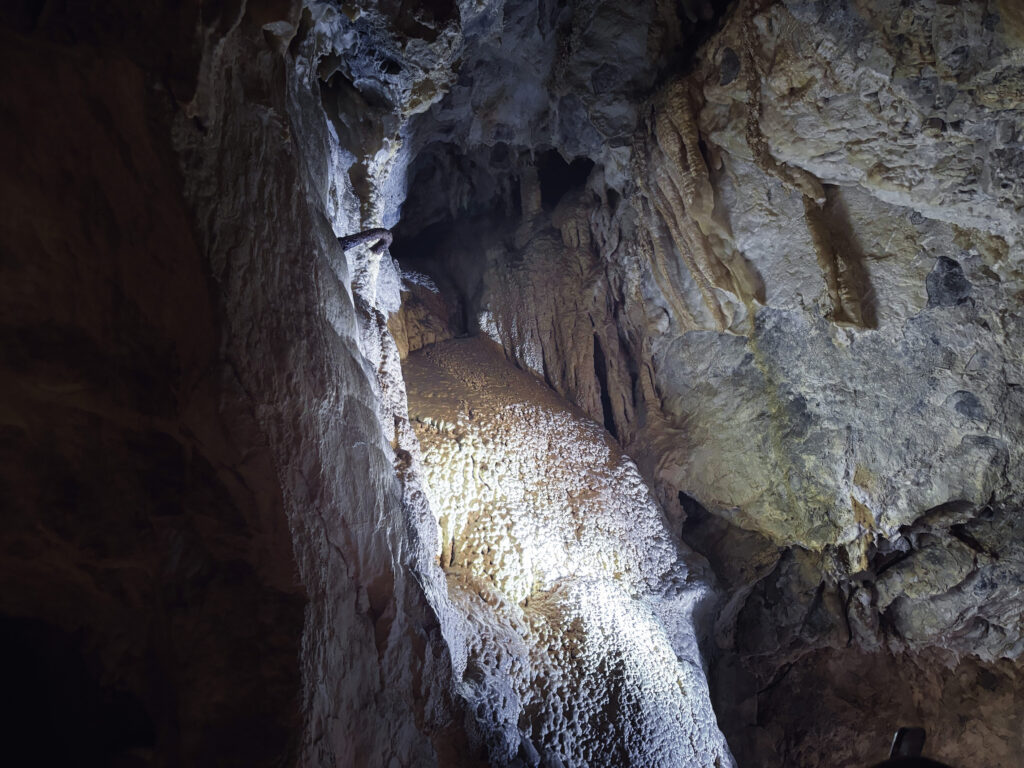 アメリカユタ州ティンパノゴス洞窟国立記念地Timpanogos Cave National Monument見どころ魅力トレイル・ハイキングモデルコース日本人観光