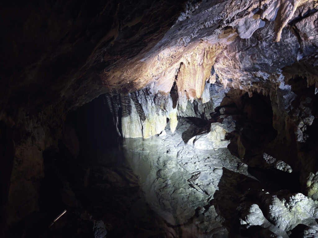 アメリカユタ州ティンパノゴス洞窟国立記念地Timpanogos Cave National Monument見どころ魅力トレイル・ハイキングモデルコース日本人観光