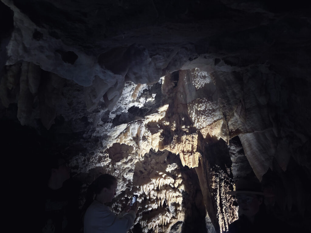 アメリカユタ州ティンパノゴス洞窟国立記念地Timpanogos Cave National Monument見どころ魅力トレイル・ハイキングモデルコース日本人観光