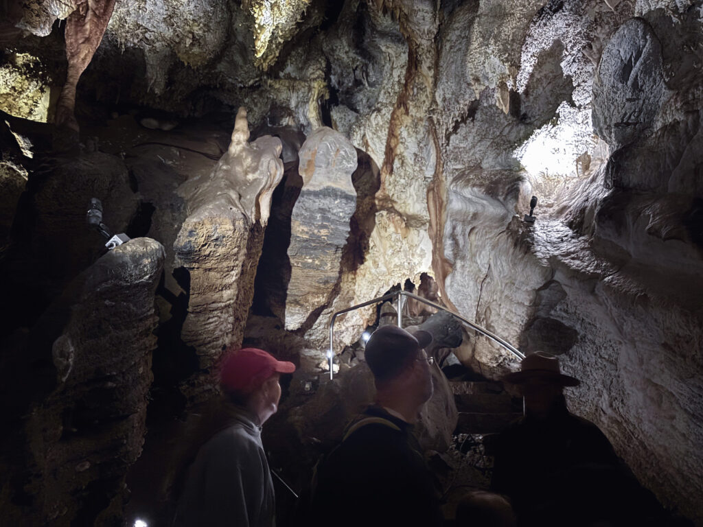 アメリカユタ州ティンパノゴス洞窟国立記念地Timpanogos Cave National Monument見どころ魅力トレイル・ハイキングモデルコース日本人観光