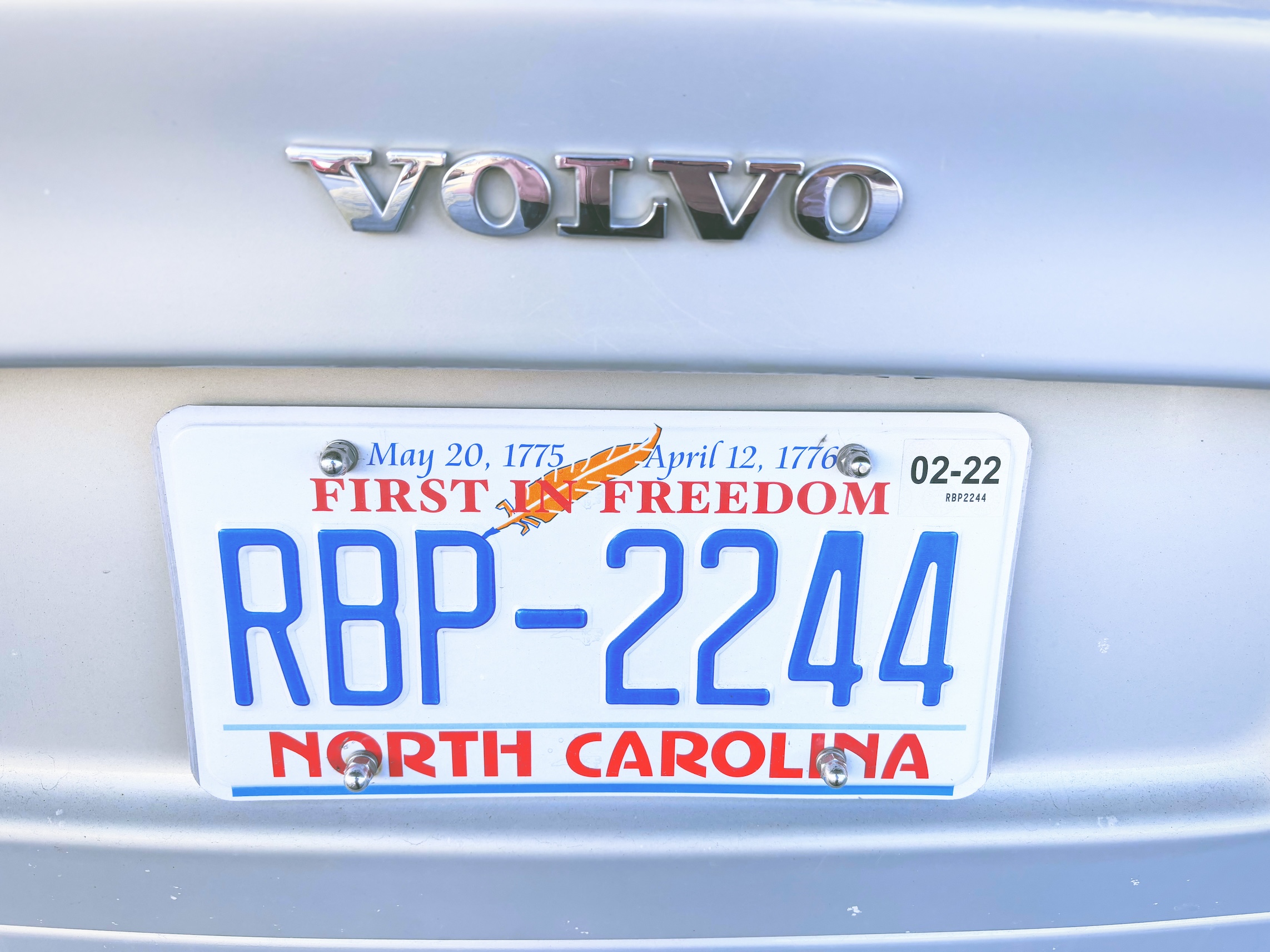 ノースカロライナ州の自動車ナンバープレートのデザインをレポートする