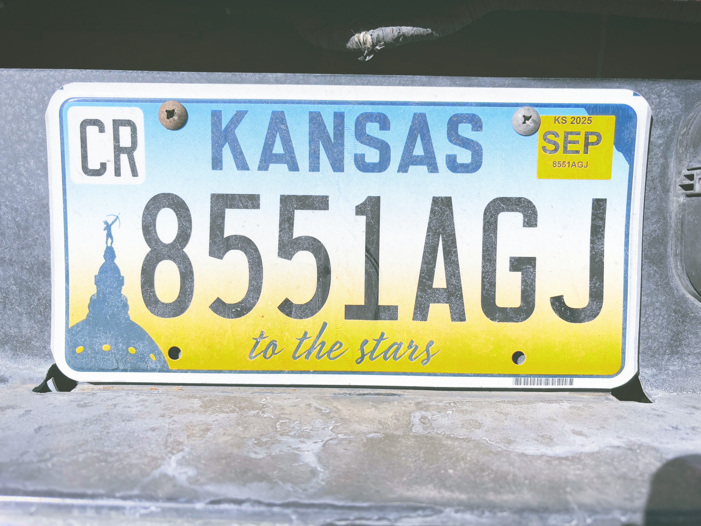 カンザス州の自動車ナンバープレートのデザインをレポートする