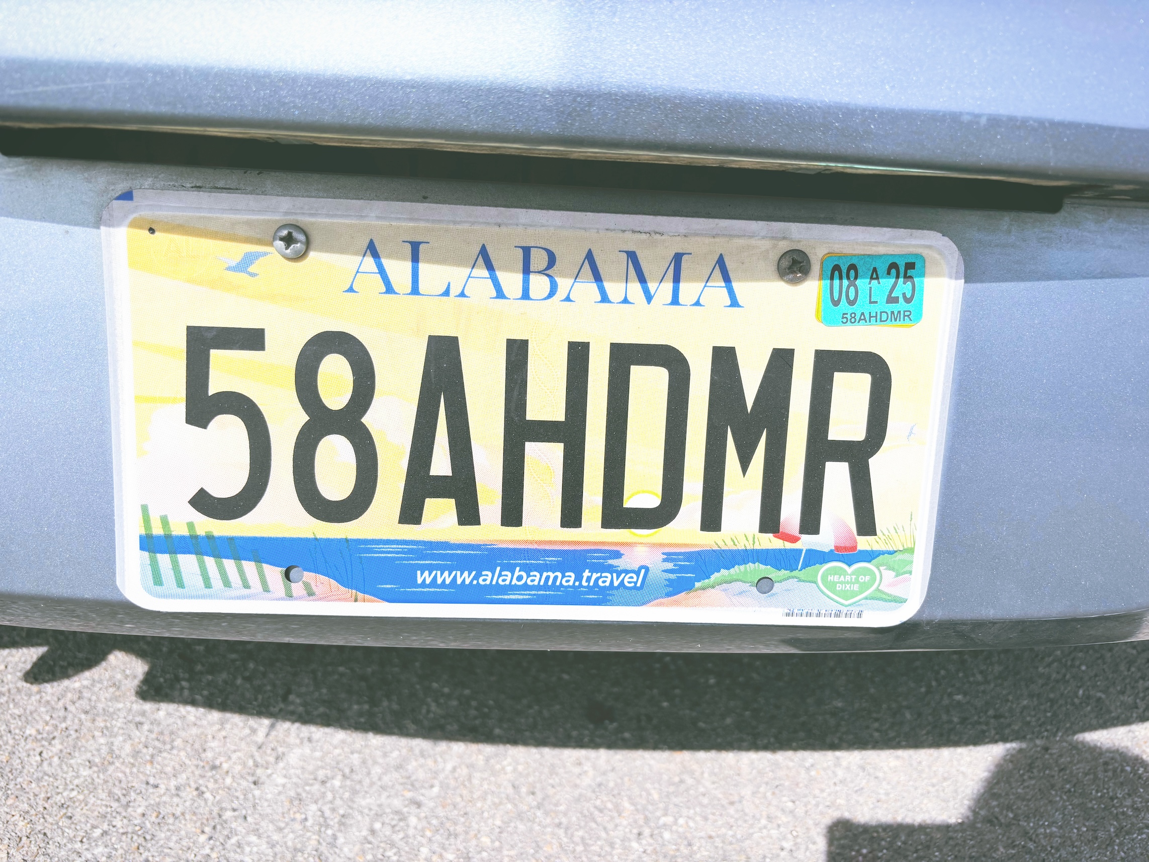 アラバマ州の自動車ナンバープレートのデザインをレポートする