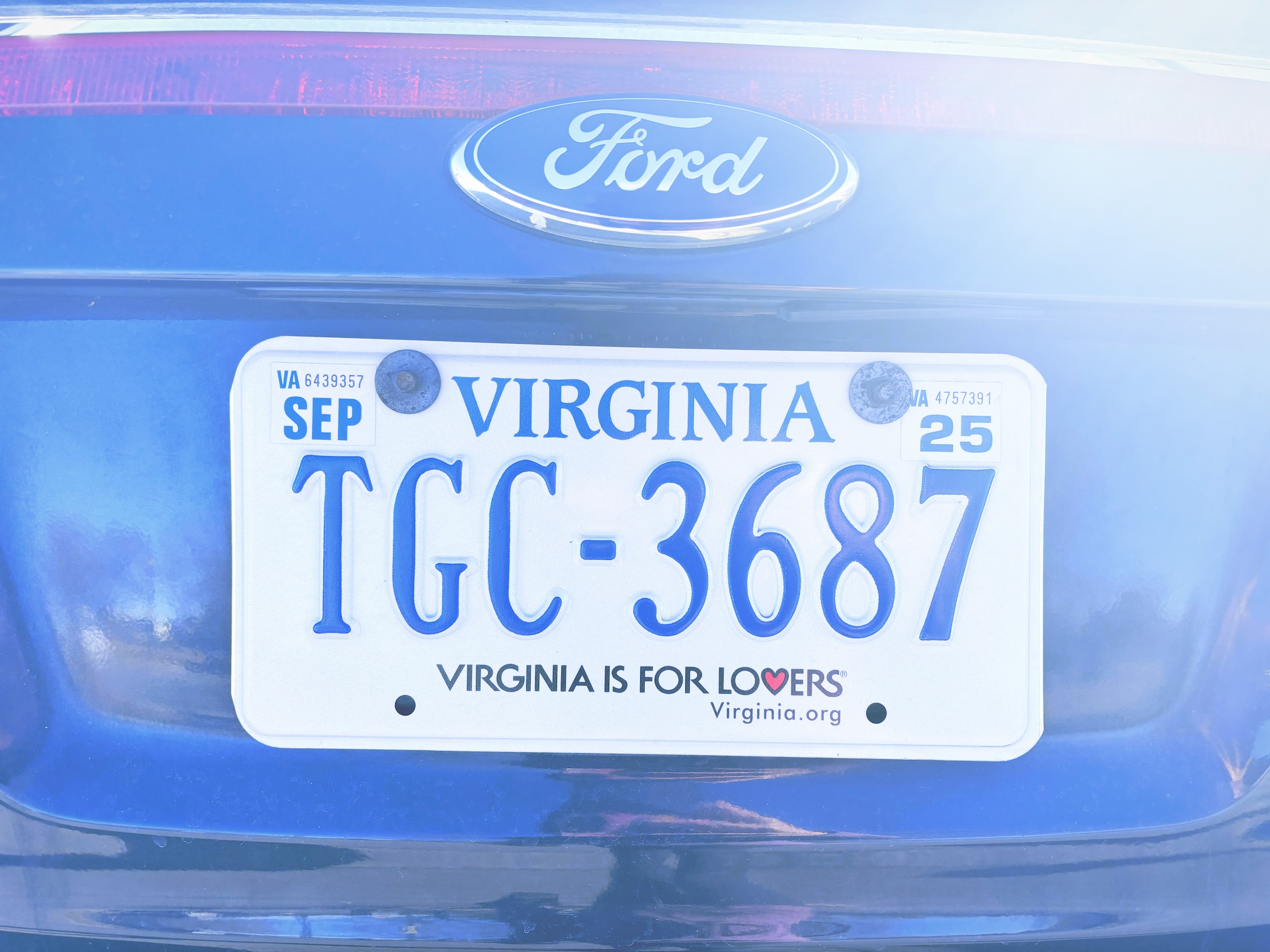 バージニア州の自動車ナンバープレートのデザインをレポートする