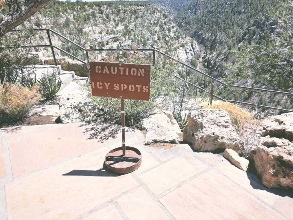 アメリカアリゾナ州ウォルナットキャニオン国定公園Walnut Canyon National Monument見どころ魅力トレイル・ハイキングモデルコース日本人観光