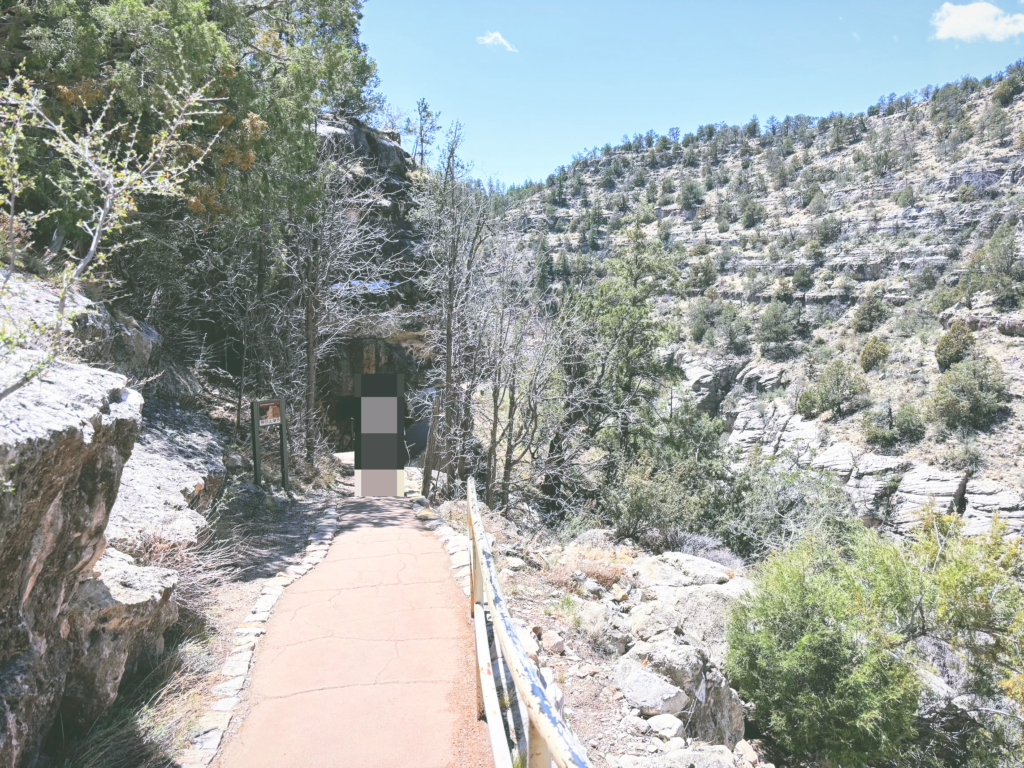 アメリカアリゾナ州ウォルナットキャニオン国定公園Walnut Canyon National Monument見どころ魅力トレイル・ハイキングモデルコース日本人観光