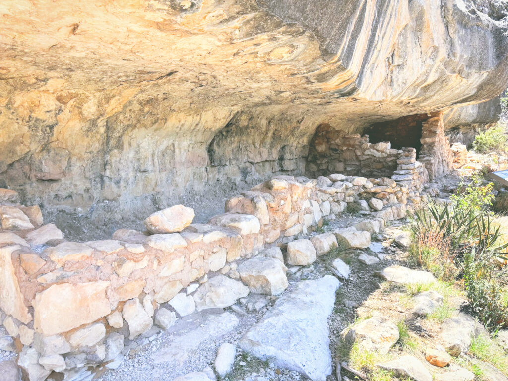 アメリカアリゾナ州ウォルナットキャニオン国定公園Walnut Canyon National Monument見どころ魅力トレイル・ハイキングモデルコース日本人観光