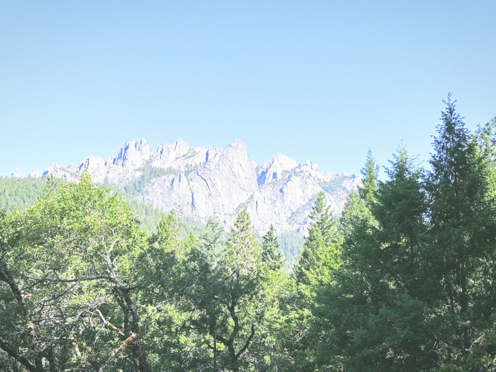 アメリカカリフォルニア州キャッスルクラッグス州立公園Castle Crags State Park見どころ魅力トレイル・ハイキングモデルコース日本人観光