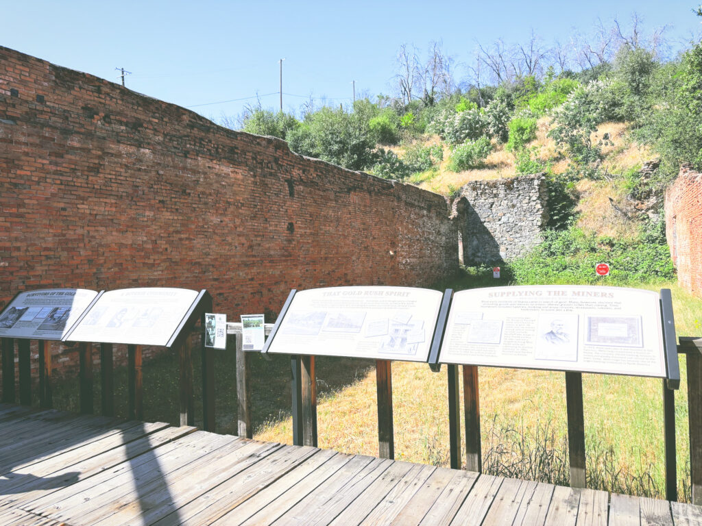 アメリカカリフォルニア州シャスタ州立歴史公園Shasta State Historic Park見どころ魅力トレイル・ハイキングモデルコース日本人観光